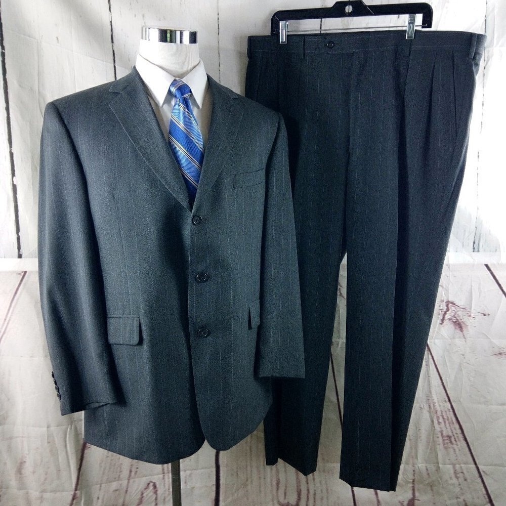 Stafford 44R Wool 3 Button Gray Striped 2pc Suit 42x30.5 Pleated